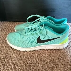 Nike Flex Experience RN sz 8 Women, 6.5 youth, 39 EUR